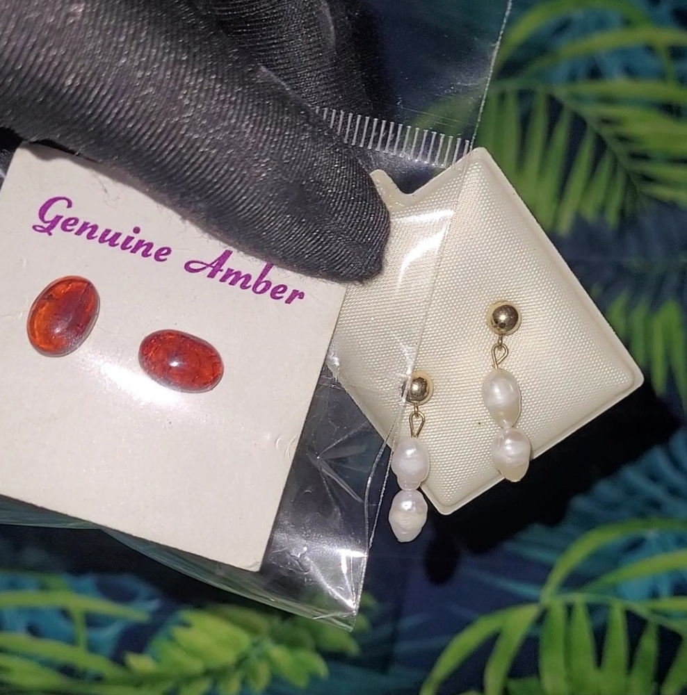 VINTAGE GENUINE AMBER & VTG FRESH WATER PEARL YOU GET BOTH